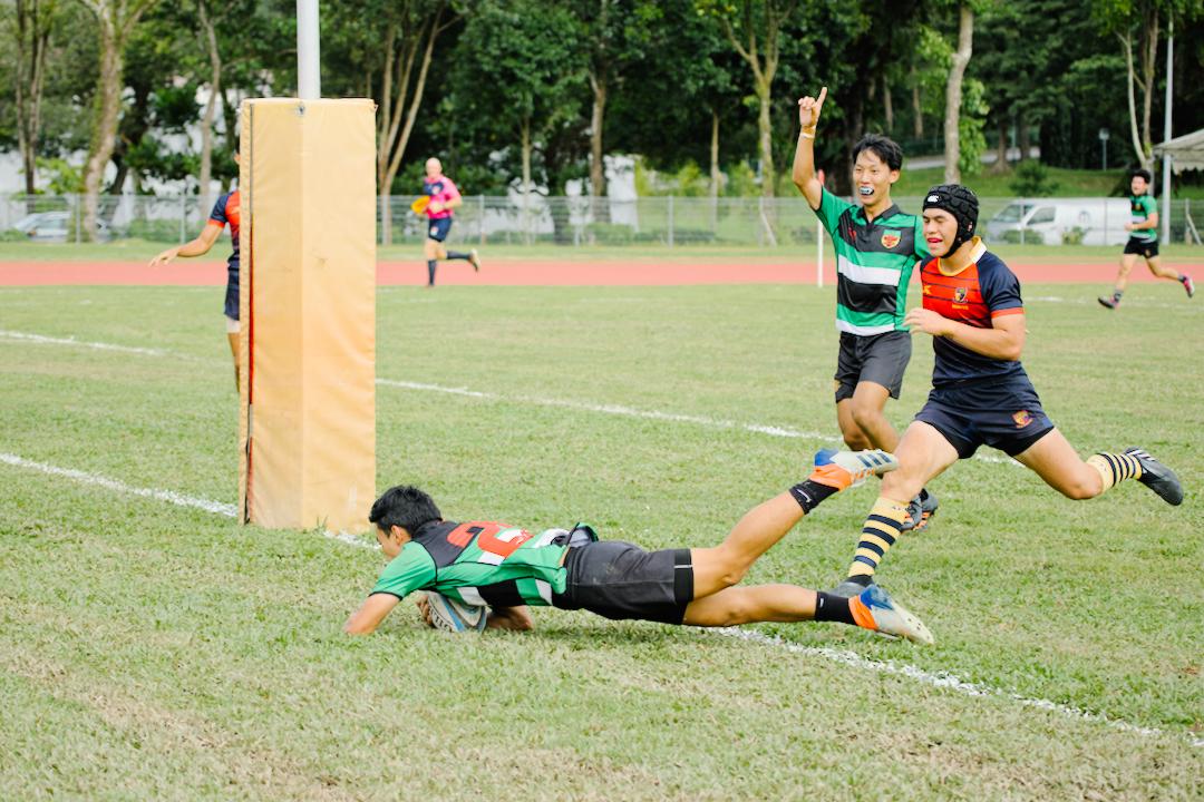 Mark Lee (#25) scores another try for Raffles Institution. (Photo 31 © Shenn Tan/Red Sports)