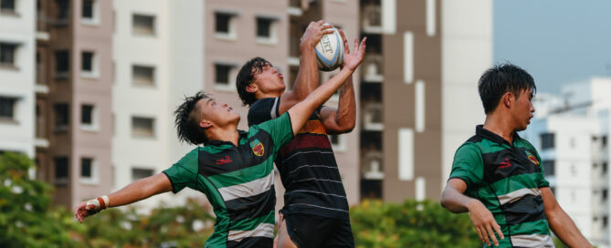 ACJC’s Lukas Andersen (#5) secures the ball against a competing RI lineout. (Photo 15 © Joash Chow/Red Sports)