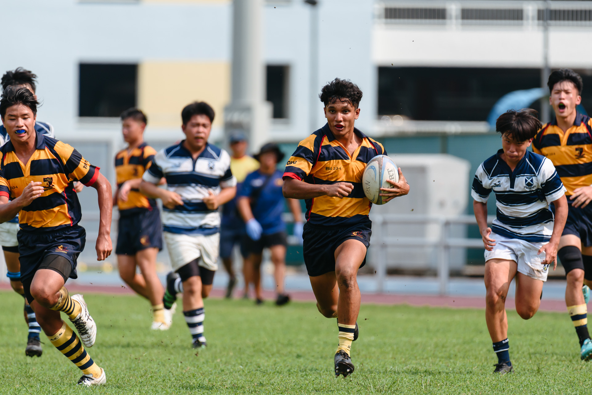 ACS(I)’s Hayyan Darwish (#6) sprints to the line to score his second try. (Photo 1 © Jared Chow/Red Sports)